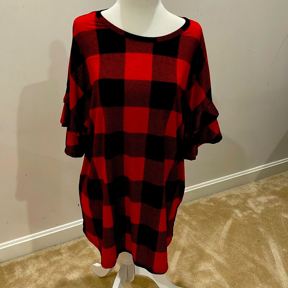 New (no tags) Buffalo Plaid red & black ladies short sleeve top Size L